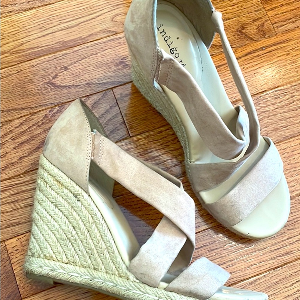 Womens size 8 sandal wedges heels. Gently used, cute shoes